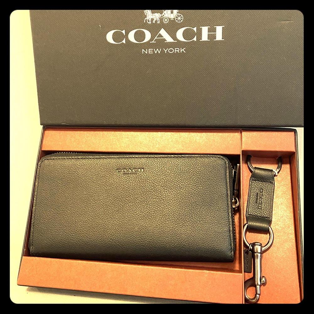 COACH leather Accordion Wallet & Keychain GIFTSET